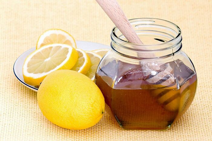 레몬과 꿀은 얼굴의 피부를 완벽하게 하얗게 탱탱하게 가꾸어주는 마스크 성분